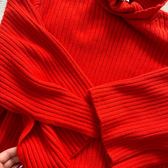 Beautiful Red H&M Knit Sweater Small and Medium - Picture 2 of 3